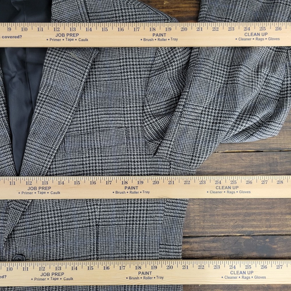 Haggar Men's Sport Coat Blazer Two Button Gray Plaid Lambs Wool Size 42L - Picture 3 of 14